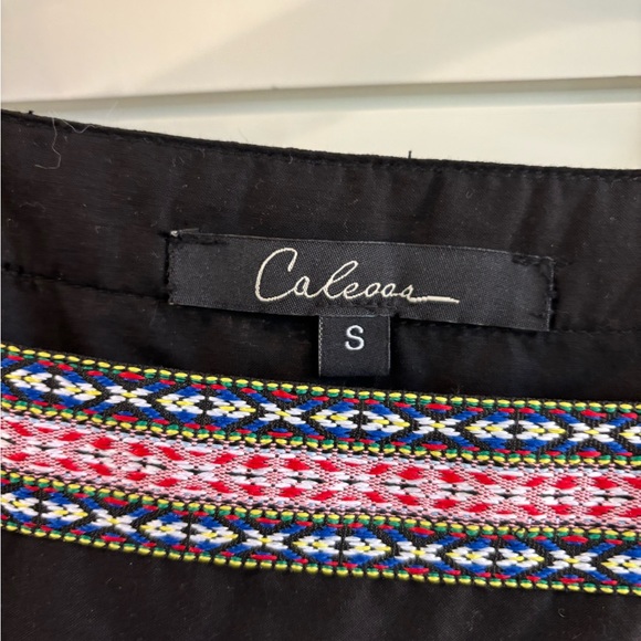 Calessa Black Floral Embroidered Blouse NWT - Picture 3 of 4